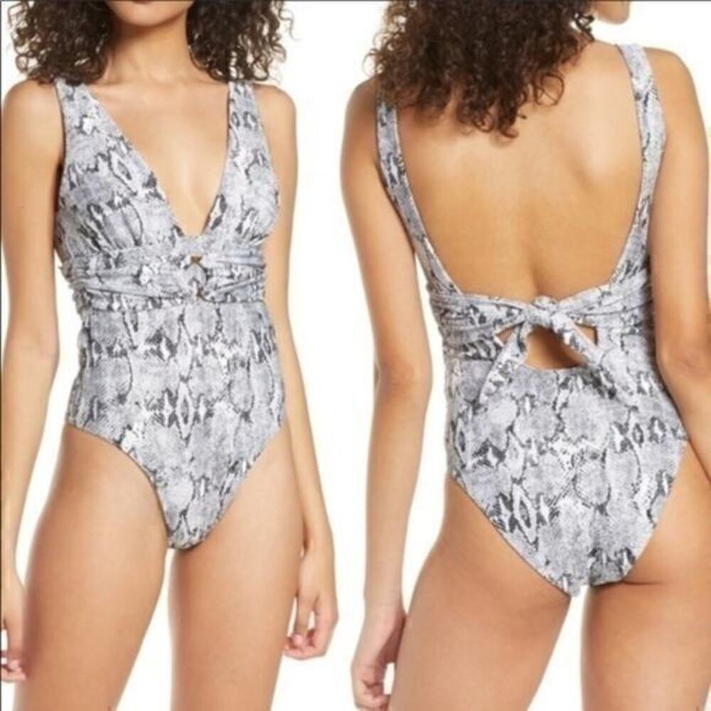 Chelsea28β Snake Print One Piece White Swimsuit Med